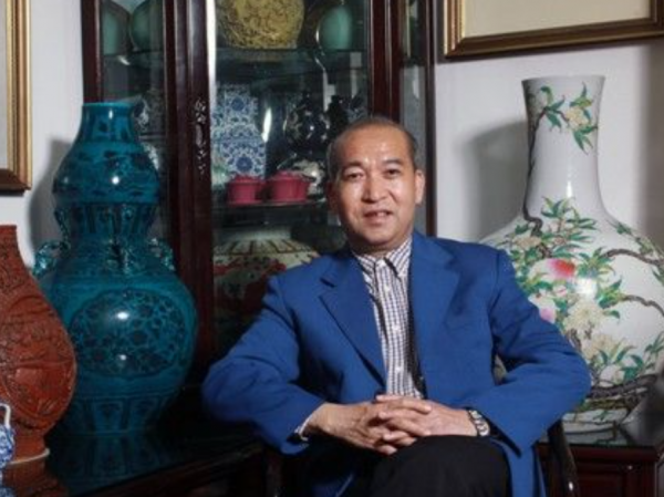 23歲小夥繼承姨媽英國房產，內藏六萬件中國文物，後全部捐國家