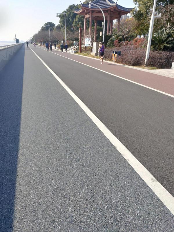 冬季長跑要注意保暖哦