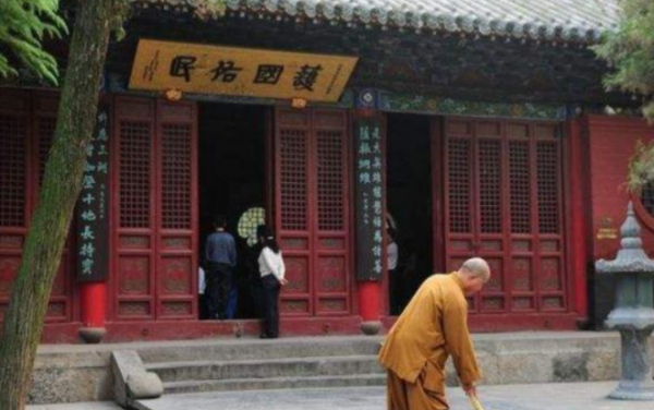 安徽小夥王先凱，獨守古廟7年，生活全靠香火錢，有時每月僅40元