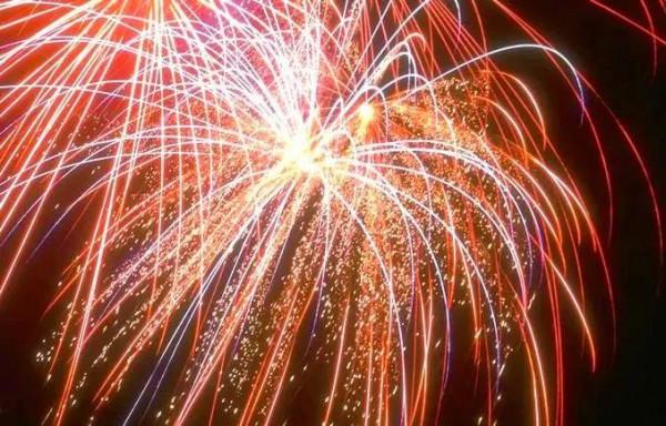 分享：60朵春節煙花，火樹銀花，璀璨奪目，絢麗多彩，眼花繚亂