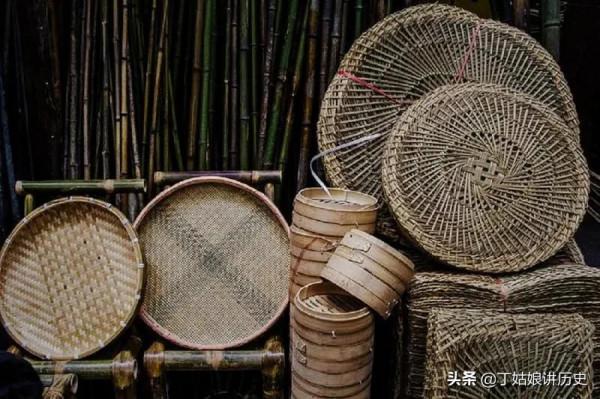 偷挖毛主席祖墳的兇手，躲在長沙當篾匠，因舉止怪異暴露被處決