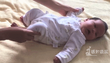 嬰幼兒無故哭鬧怎麼辦？腸脹氣、腸絞痛惹的禍！排氣操安排一下
