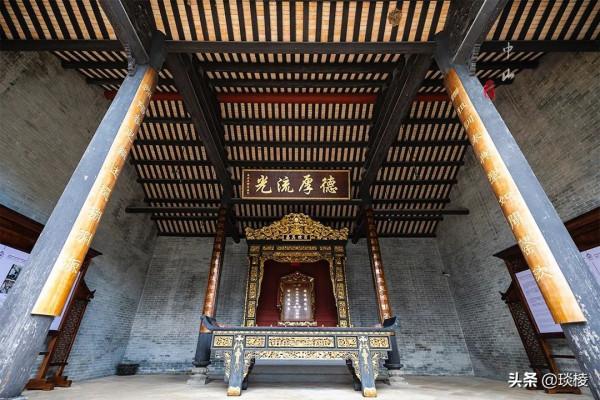 廣東第一大姓氏，有一座中山最大宗祠，匾額上皇帝卻只提了半個字