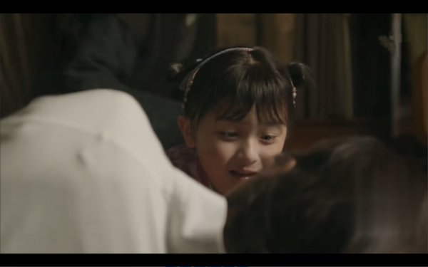 關曉彤蔣依依是“國民閨女”過去式了，新晉小小花一個比一個靈