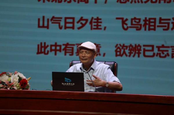 我一小時讀完了陶淵明的全部作品