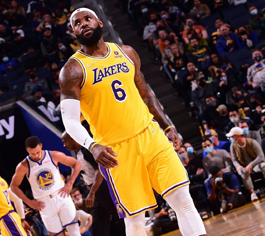 三連勝!勇士送湖人全敗,庫裡30分,詹姆斯9分,威少首秀低迷 三連勝!勇士送湖人全敗,庫裡30分,詹姆斯9分,威少首秀低迷