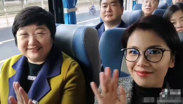 文代會眾星合影,陳寶國地位高,濮存昕蹺二郎腿,周濤鞠萍同框 文代會眾星合影,陳寶國地位高,濮存昕蹺二郎腿,周濤鞠萍同框