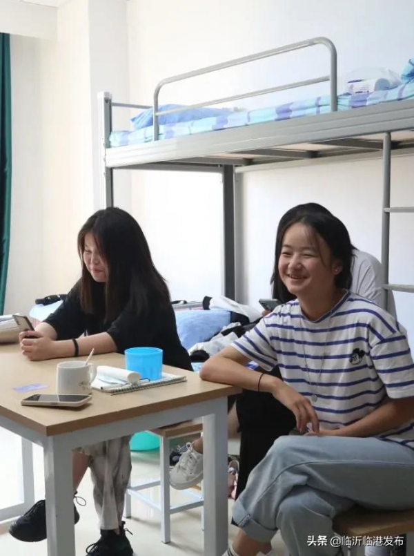 “沉浸式”體驗臨港產業學院 “沉浸式”體驗臨港產業學院