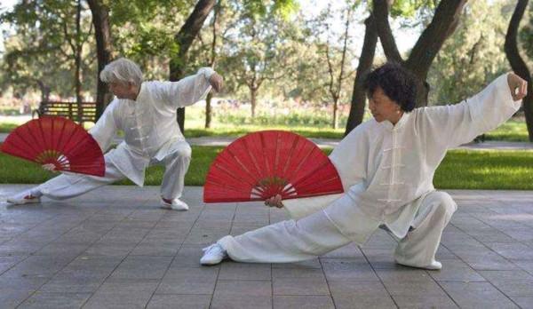 早上起床5件&OpenCurlyDoubleQuote;長壽事&rdquo;，除了喝水、排便，還有3件被忽視了