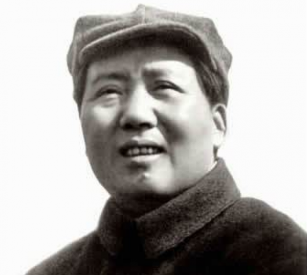 1955年授銜儀式，昆明軍區副司令員授中將，陳賡：我願送他一顆星