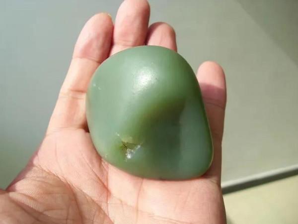 一塊青玉引發的較量