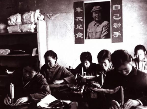 首顆原子彈背後的唯一私照，照片上的4個上海姑娘，各自發展如何