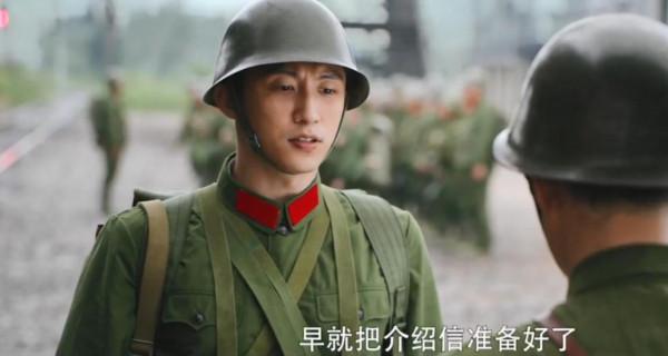 《王牌部隊》高粱扔完最後一顆手榴彈 選擇跳崖 張排長為救戰友犧牲