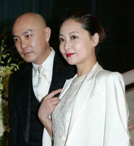 張衛健：結婚20年，至今無子，他的故事遠比你想象得更精彩