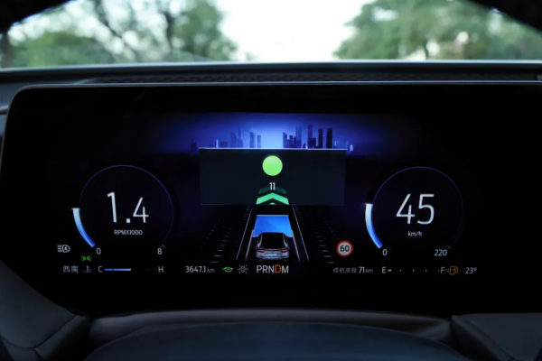 能顯示紅綠燈秒數？體驗福特車路協同系統，再也不怕大貨車擋視線