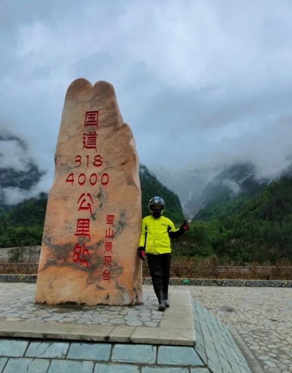 男子騎125摩托用9天時間從連灘西壩開到西藏拉薩，全程4千多公里