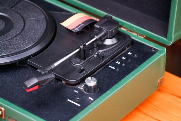 平價的梵琺尼復古藍芽留聲機,自帶懷舊手提箱,超高顏值 平價的梵琺尼復古藍芽留聲機,自帶懷舊手提箱,超高顏值