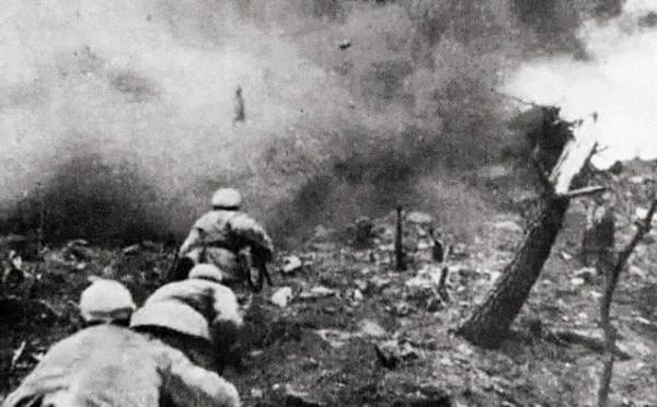 2000土匪混入百姓中被揪出,如何處理?戰士:看手就行 2000土匪混入百姓中被揪出,如何處理?戰士:看手就行