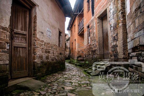 中國三縣交界處的原始村子，98%的客家人為鍾姓，江西很少人知道