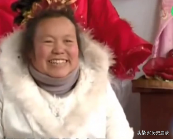 山東&OpenCurlyDoubleQuote;婚紗姐&rdquo;，常年只穿婚紗不穿其他衣服！她的背後有何故事？