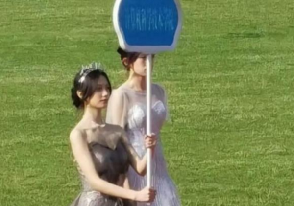 音樂系考試女生深情演唱，評論區卻一股酸味，網友；這腿真好聽