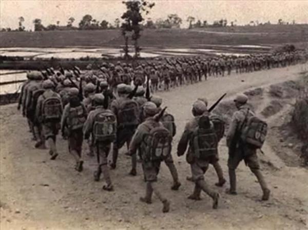 敵軍營長被解放軍戰士活捉,仔細一看,由驚到喜:是自己親外甥 敵軍營長被解放軍戰士活捉,仔細一看,由驚到喜:是自己親外甥