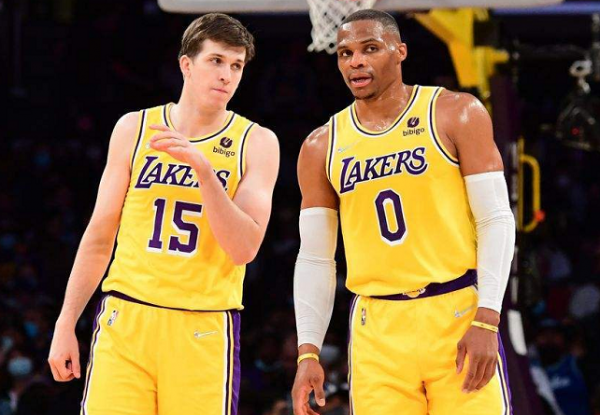 湖人迎好訊息，11筆簽約達成！周最佳球員誕生，老詹成NBA第一人