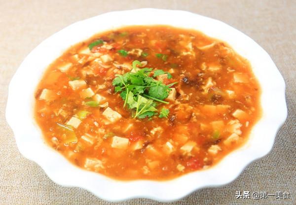 一塊豆腐，一個西紅柿，廚師長秘製開胃湯，湯汁濃郁，營養美味