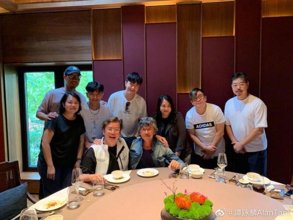 譚詠麟提前慶祝林子祥74歲生日 感覺甜蜜？