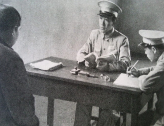 1971年，一件國寶在外賓宴會上離奇失蹤，周總理處理得非常高明