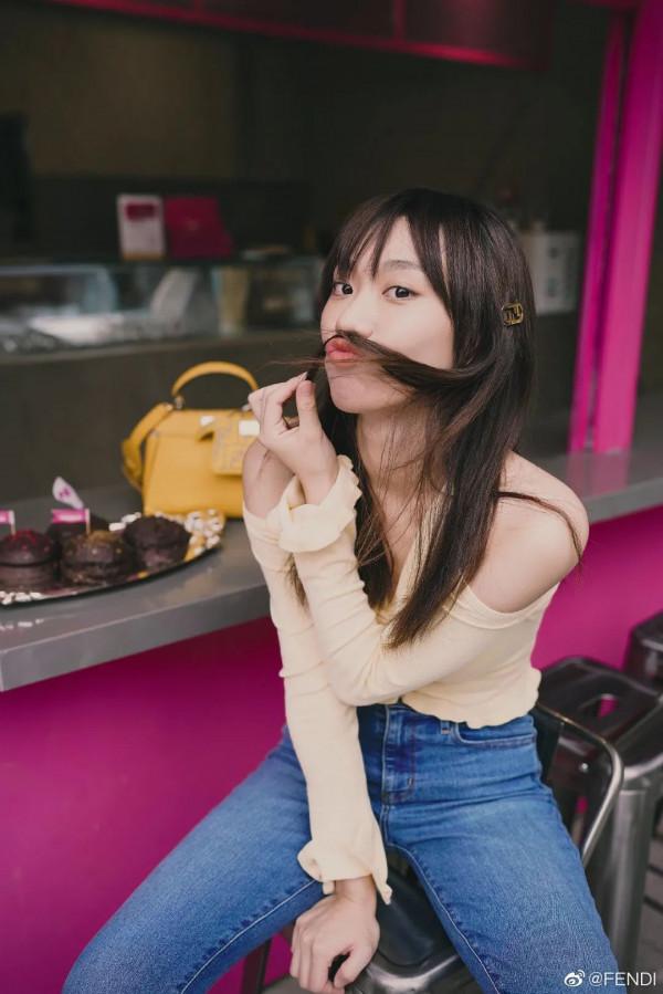 8對明星母女顏值對比，女兒美還是媽媽美？劉亦菲繼承媽媽高顏值