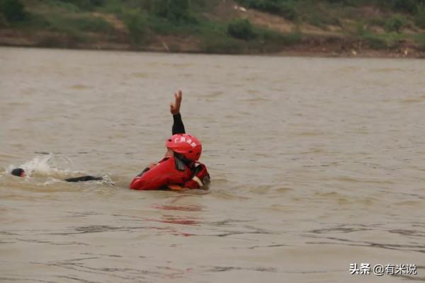 最倒黴的4代人:被雷追著劈? 最倒黴的4代人:被雷追著劈?