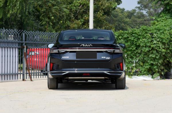 反覆思考，東風風神奕炫MAX選中配就行，動力強，省油，安全舒適