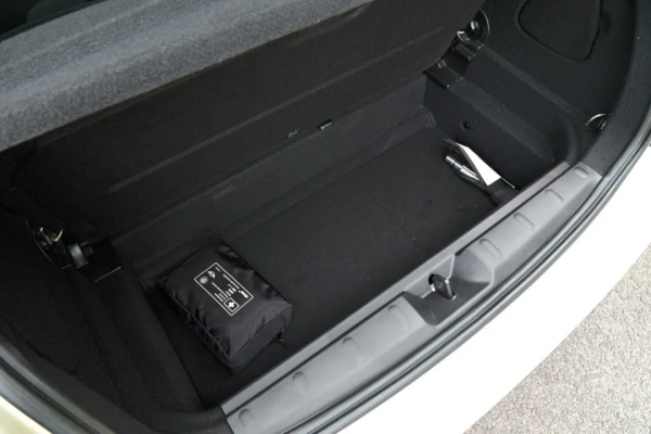 1.2萬公里準新MINI COOPER，顏值爆表，勁省6萬