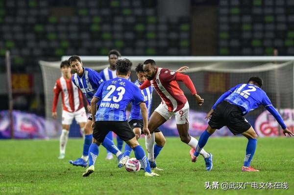 衝超戰報 | 武漢三鎮驚險逆轉豪取中甲11連勝 兩記神仙球掃落成都蓉城 衝超戰報 | 武漢三鎮驚險逆轉豪取中甲11連勝 兩記神仙球掃落成都蓉城