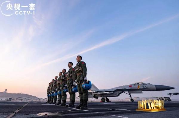 他們是“人民英雄”“時代楷模”張超的戰友！就是他們讓中國有了更多在航母起飛的“刀尖舞者”