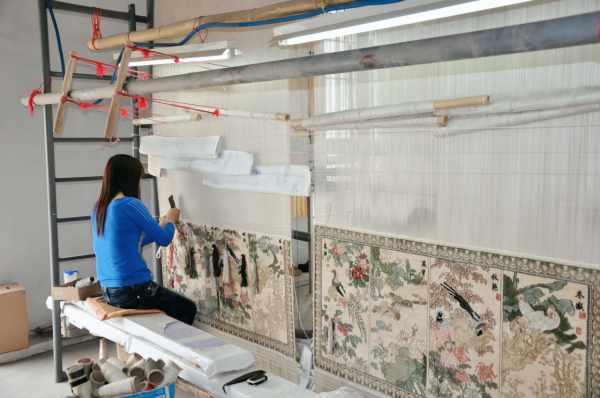 為什麼說真絲材質的手工打結地毯是地毯界的天花板,接著往下看▼ 為什麼說真絲材質的手工打結地毯是地毯界的天花板,接著往下看▼