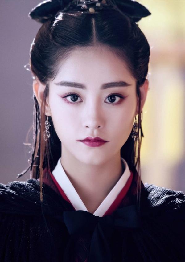 祝緒丹：曾是最受寵的藝人，楊冪硬捧失敗，粉絲喊話趕緊解約