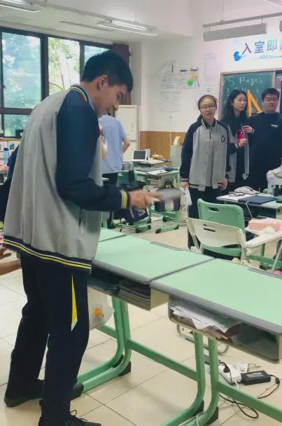 中英燈謎、九大遊戲、牛人獎券…成外中加師生DIY歡度中秋佳節