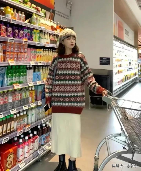 小個子女生冬天怎麼穿？毛線衣+裙子，選對了，顯高10釐米