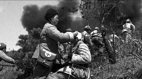 貴州86歲老兵接受慰問，牆上舊照嚇壞領導：您和邱少雲什麼關係？