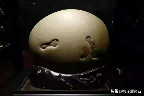 長江流域奇石玉石大全，其中一塊石頭以199萬成交