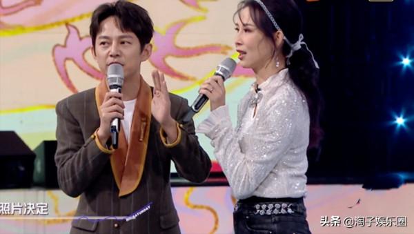 好似獨角戲！何炅滿場cue新人，馮禧接不了，蔡少芬硬接，尷尬