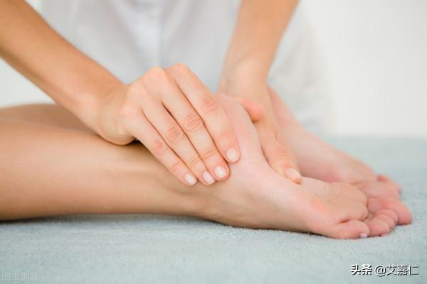 艾嘉仁｜腳後跟為啥冬天不裂夏天裂