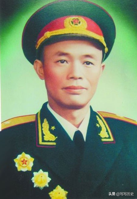 遼瀋戰役期間，東北野戰軍12個縱隊的司令員和政委都是誰？