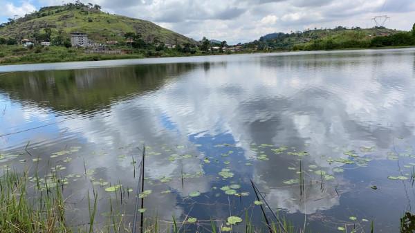 我在喀麥隆釣個魚玩