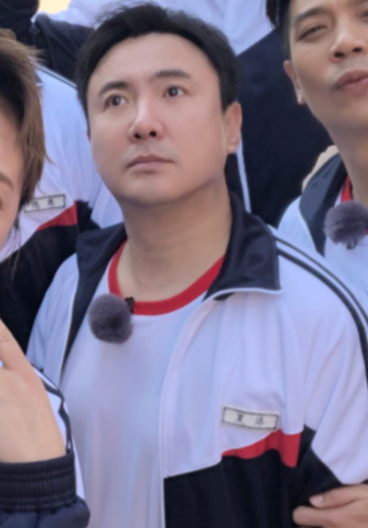 《夏洛特煩惱》時隔6年重聚,馬麗穿校服不違和,沈騰p到沒褶子 《夏洛特煩惱》時隔6年重聚,馬麗穿校服不違和,沈騰p到沒褶子