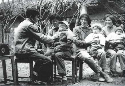 用“降低物價”對抗“物價上漲”：新中國治理通貨膨脹的無敵法寶