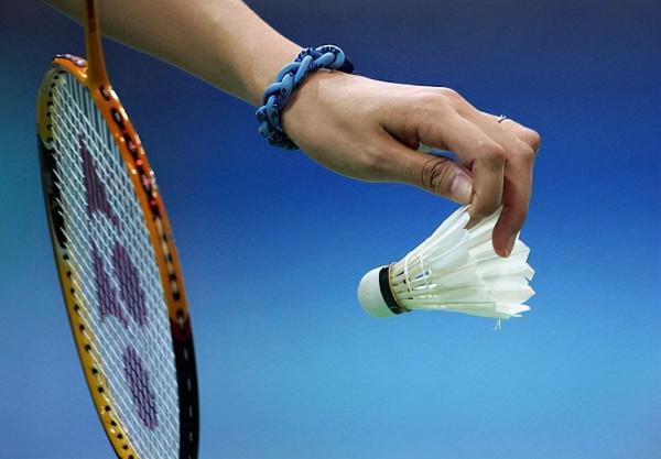 放棄、弱化、排斥羽毛球“一把抓”握拍法，無疑不會是最科學的