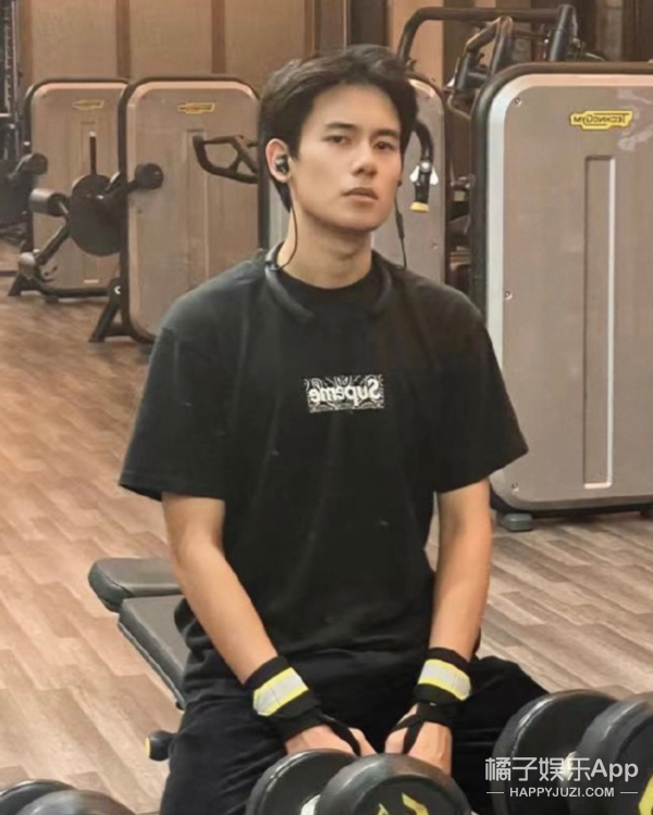 瘦了的胡先煦霸佔熱搜？男明星少年感全靠瘦，發麵饅頭噠咩